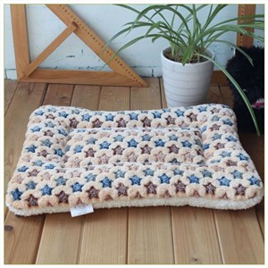 The Manufacturer SELLS FOUR SEASONS AUTUMN WINTER STYLE THICKENED PET CUSHION CAT CUSHION DOG Cushion Blanket PET Nest Bed Is Sleeping Seat Cushion